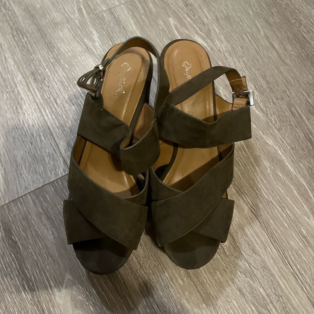 Lulu’s Wedged Heels - Picture 5 of 6